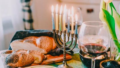 来华访问的斯塔默，被问到敏感问题时，知道有些话不该说