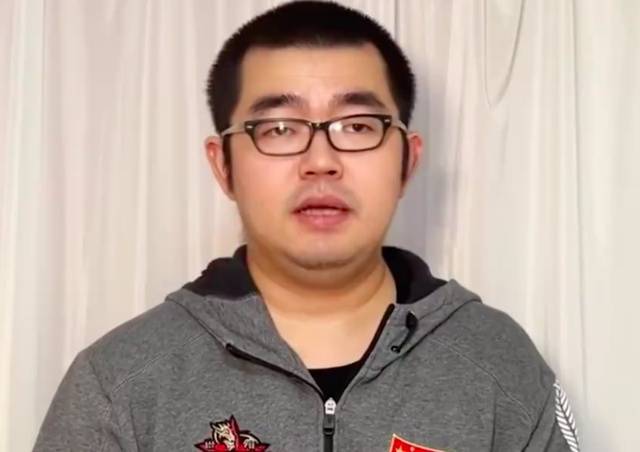 90后校友未兑现捐1100万被母校起诉<strong></p>
<p>比特币合约</strong>，当事人：曾以比特币收益作为捐赠未被接受，校方回应：正在协商处理