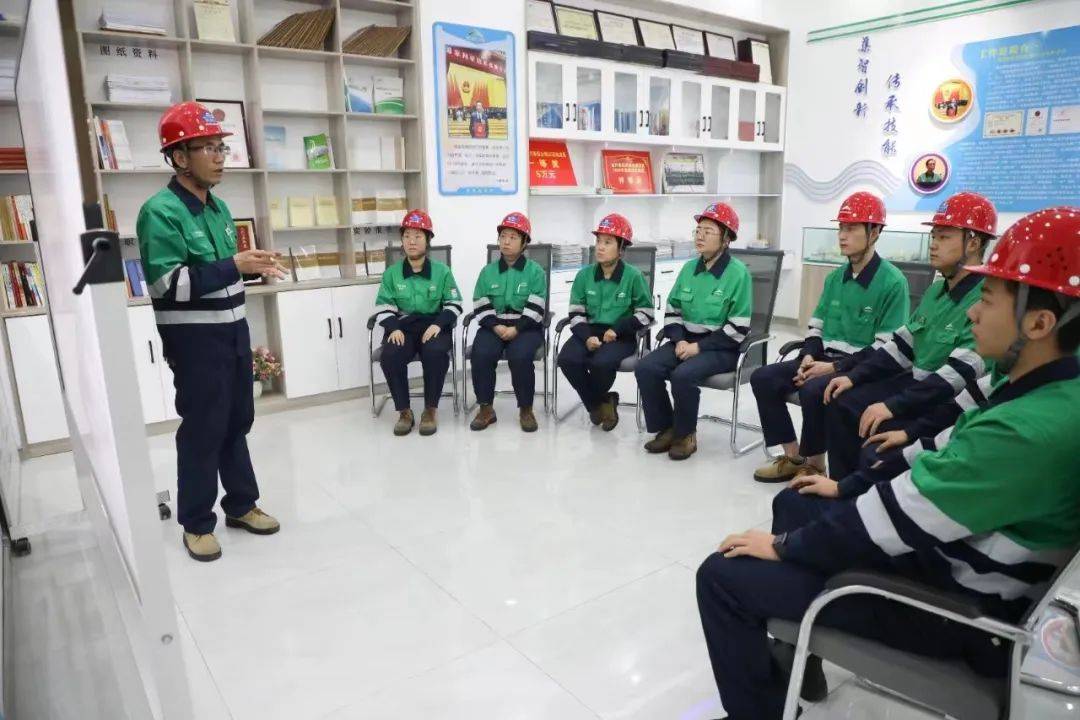 精益求精显匠心本色——记第八届甘肃省道德模范潘从明
