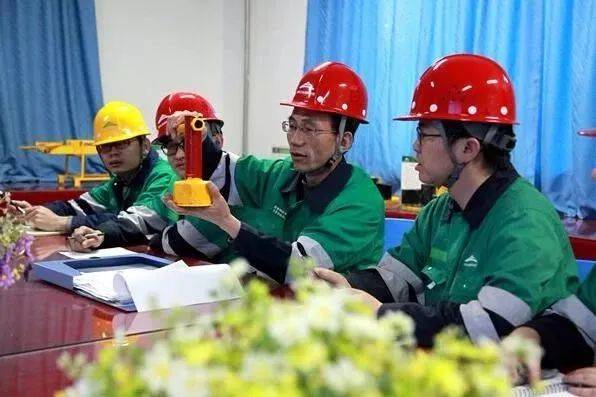 精益求精显匠心本色——记第八届甘肃省道德模范潘从明