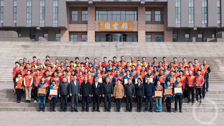 他们的巧手代表重庆<strong></p>
<p>重庆天富贵金属</strong>！全国文物行业职业技能大赛重庆捧回4项大奖