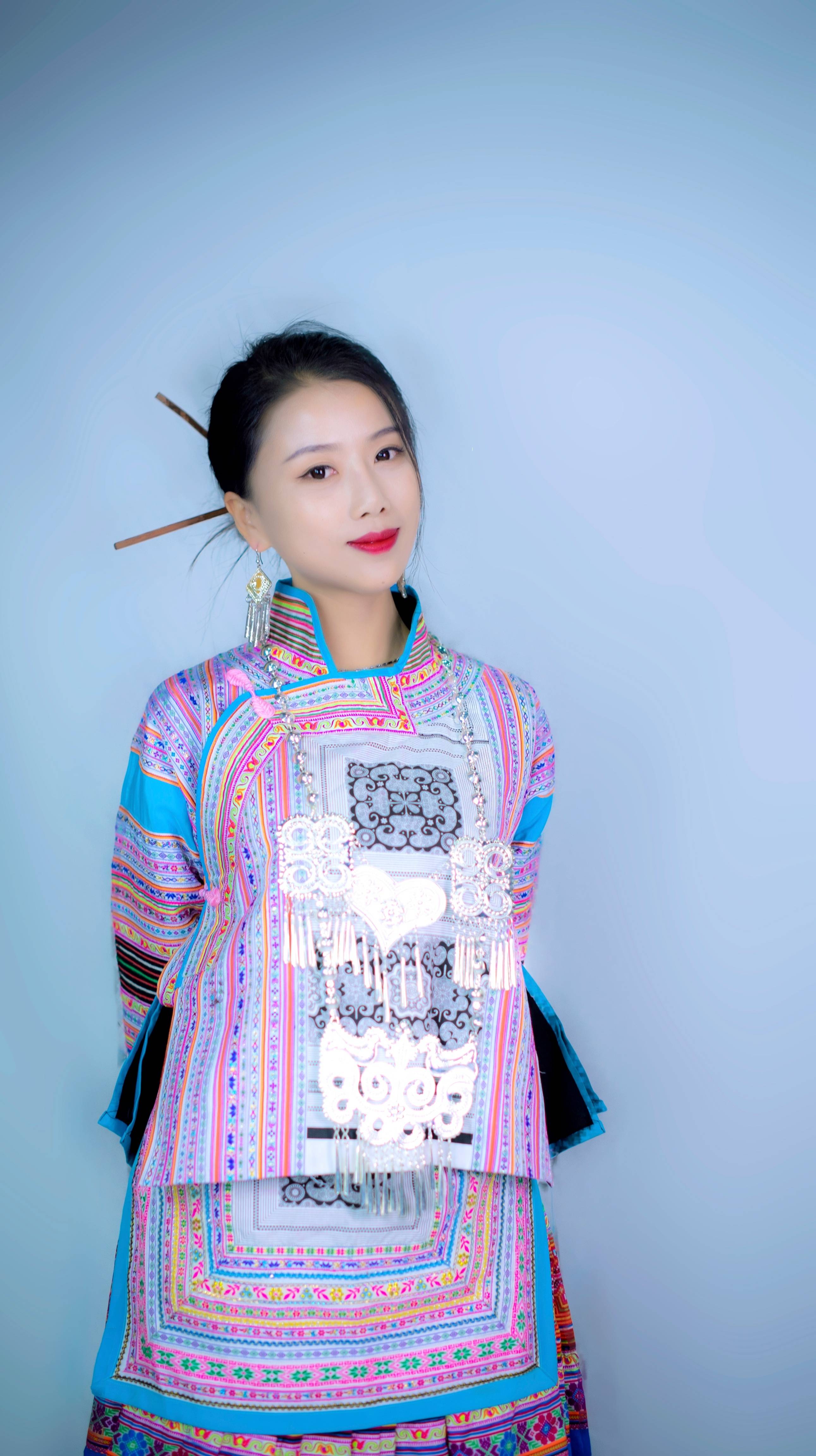 花式整活宣传家乡<strong></p>
<p>贵金属宣传对话</strong>，对话贵州大方县文旅副局长吴姣姣：曾被造黄谣，只能用周末拍摄，感觉亏欠家人