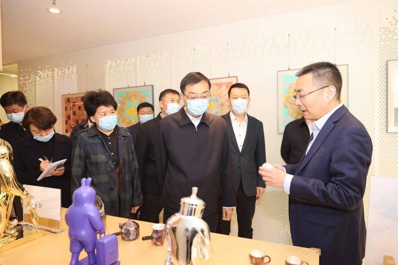 百镒金业频频跨界签约<strong></p>
<p>邮政贵金属在哪签约</strong>，聚力打造“文化济南”金标杆