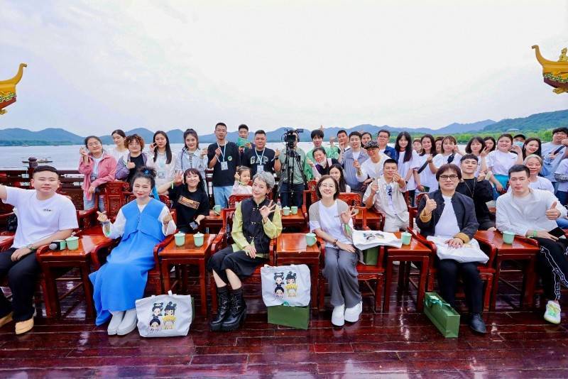 稳健布局演出市场<strong></p>
<p>传奇</strong>，遥望科技将举办“新白娘子传奇30年演唱会”