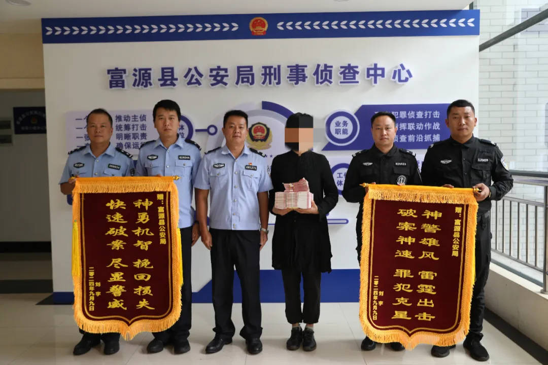 网约车司机接单“闪送”<strong></p>
<p>币缘网</strong>，纸箱里竟装了352350元人民币！