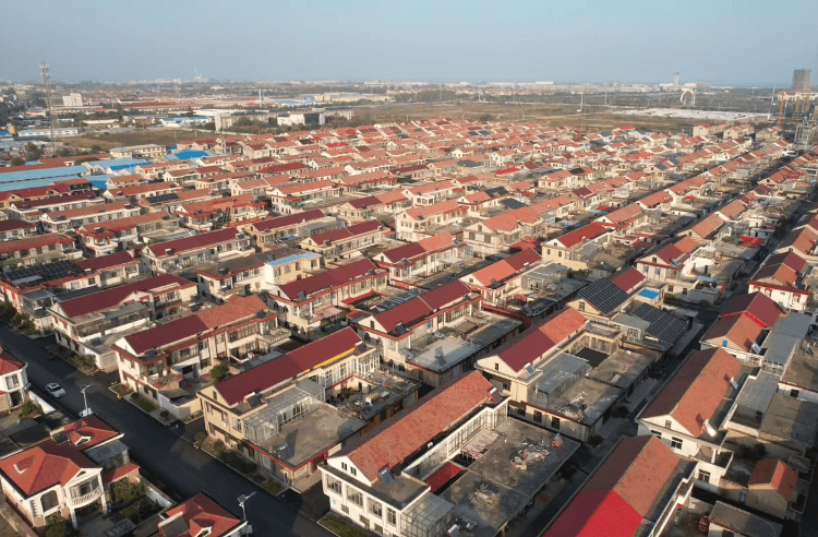 他被抓当晚有老百姓放鞭炮庆祝<strong></p>
<p>凯旋币</strong>,探访江苏第一位农民副县长“三蟒”豪宅