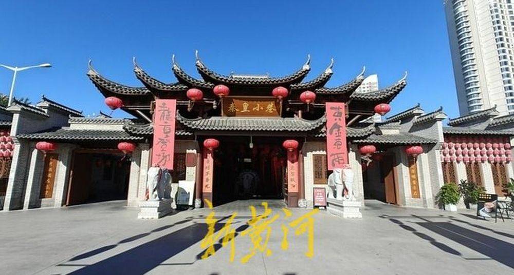 秦皇岛一网红夜市被指违规占用规划绿地却经营4年之久<strong></p>
<p>币奥网</strong>，当地回应：无审批手续 | 刚调查