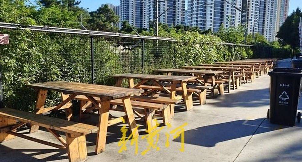 秦皇岛一网红夜市被指违规占用规划绿地却经营4年之久<strong></p>
<p>币奥网</strong>，当地回应：无审批手续 | 刚调查