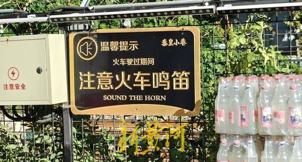 秦皇岛一网红夜市被指违规占用规划绿地却经营4年之久<strong></p>
<p>币奥网</strong>，当地回应：无审批手续 | 刚调查
