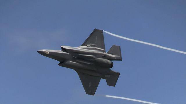 美军：飞行员慌乱中弃机弹射时<strong></p>
<p>币奥网</strong>，F-35战机并未失控