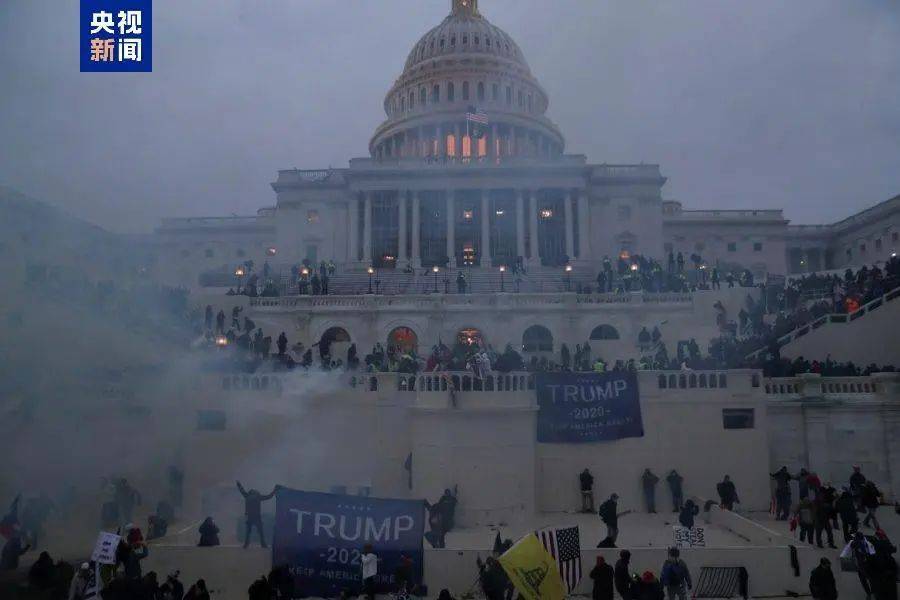 大选倒计时<strong></p>
<p>宏达币</strong>，7802万人已投票！49%比48%，特朗普在最关键“摇摆州”领先！防弹玻璃、铁丝网、钢板门、狙击手，美国多州加强安保