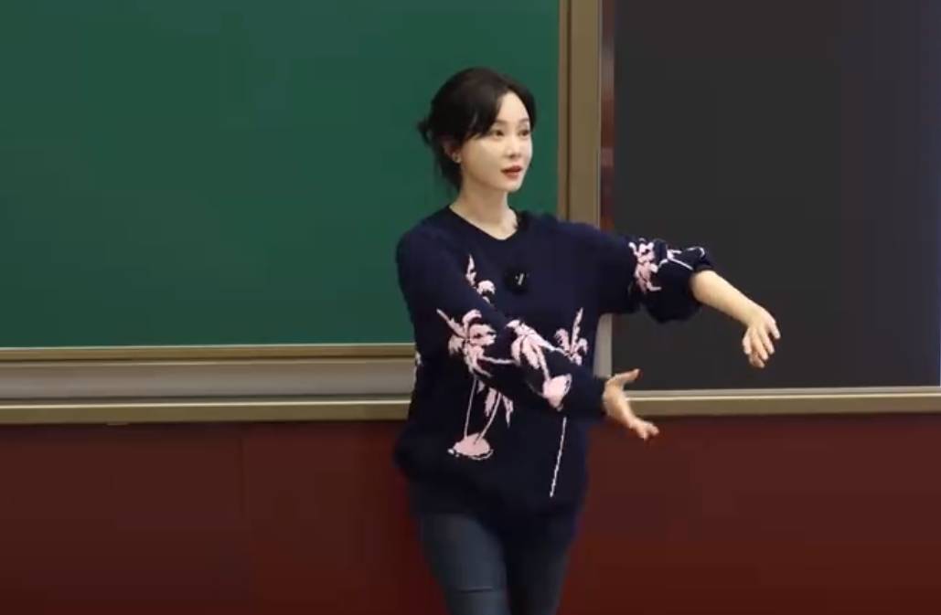 演员陈数现身中戏授课<strong></p>
<p>一元真相币</strong>，网友：我的梦中情师