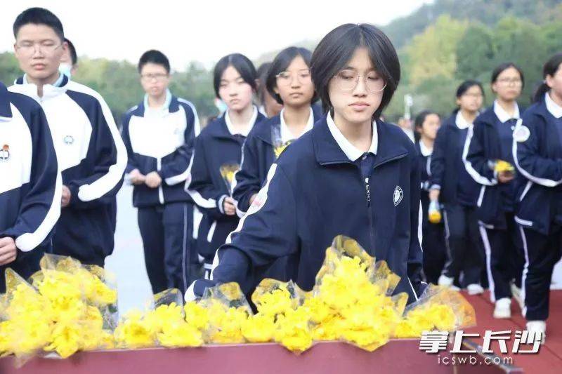33天内<strong></p>
<p>一千万法币</strong>，长沙6.6万名学生将奔赴同一地，只为这件事……