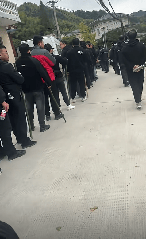 浙江诸暨重大刑案54岁徐一平在逃<strong></p>
<p>青年币</strong>，警方悬赏3万追凶！村民：他杀妻并碎尸
