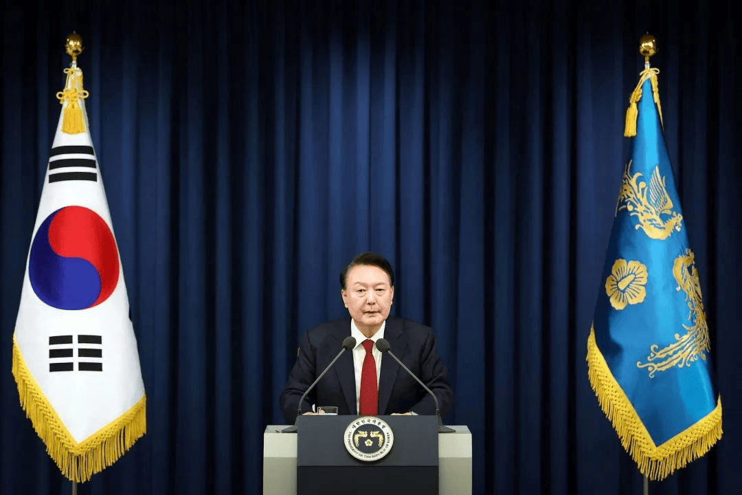 最新！外媒：韩国最大工会发起“无限期罢工”<strong></p>
<p>样板币</strong>，呼吁尹锡悦以煽动“内乱罪”辞职