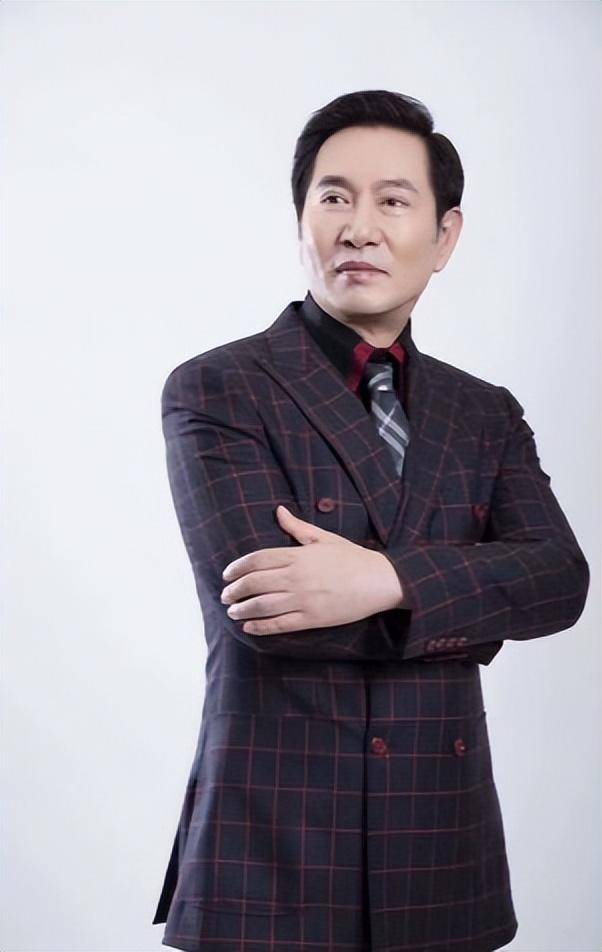 “坏人专业户”姚刚：一生无妻无子<strong></p>
<p>世纪币论坛</strong>，如今53岁在千万豪宅一个人住