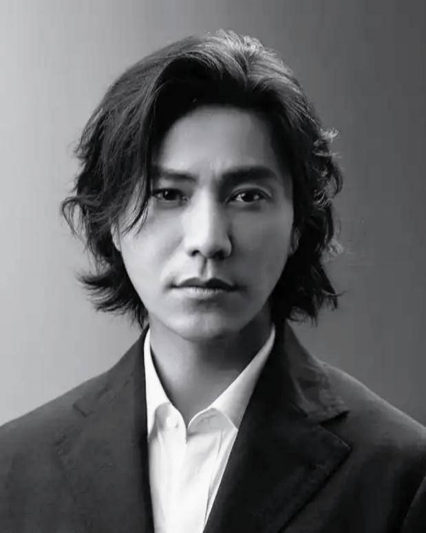 陈坤的儿子已成年<strong></p>
<p>安网币</strong>，容貌开始显现母亲的基因，像谁可以认得出吗？