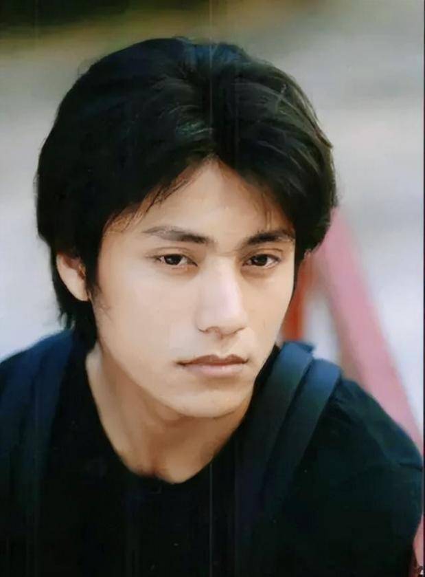 陈坤的儿子已成年<strong></p>
<p>安网币</strong>，容貌开始显现母亲的基因，像谁可以认得出吗？