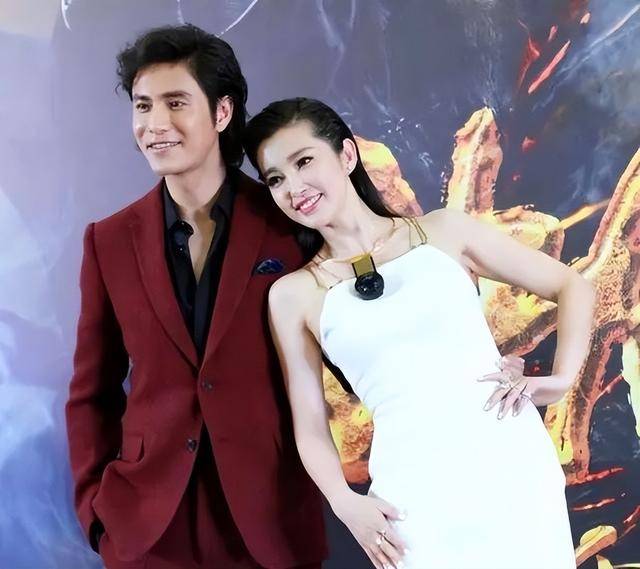 陈坤的儿子已成年<strong></p>
<p>安网币</strong>，容貌开始显现母亲的基因，像谁可以认得出吗？