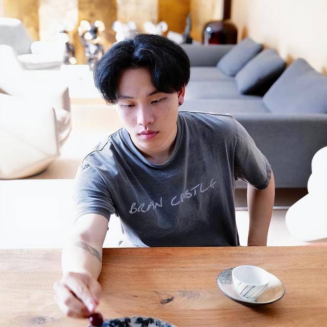陈坤的儿子已成年<strong></p>
<p>安网币</strong>，容貌开始显现母亲的基因，像谁可以认得出吗？
