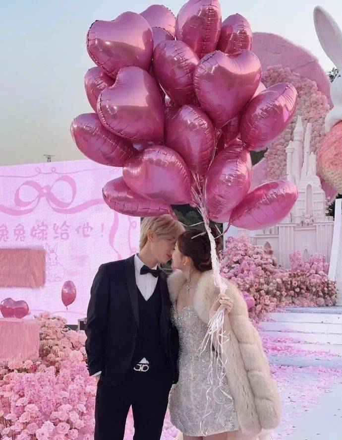 热搜第一<strong></p>
<p>安币多少钱</strong>！鹿哈在湖南向女友求婚成功
