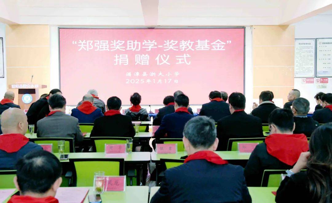 “网红教授”郑强重回贵州<strong></p>
<p>万倍币</strong>，“郑强奖助学-奖教基金”已获捐赠416万余元
