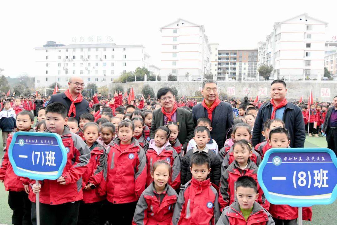 “网红教授”郑强重回贵州<strong></p>
<p>万倍币</strong>，“郑强奖助学-奖教基金”已获捐赠416万余元