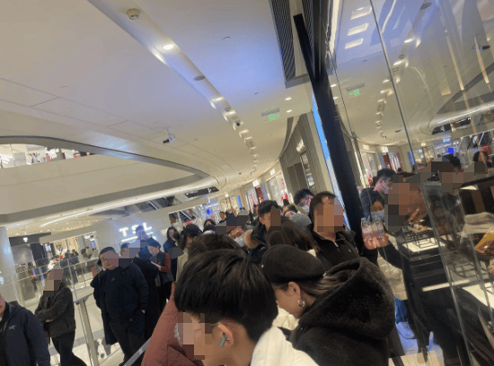 金价突破860元/克<strong></p>
<p>缺陷币</strong>，有人跨城买：排了好长的队，下手晚了就抢光