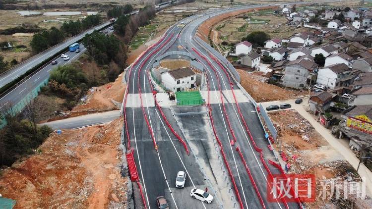 “没料到政府宁可多花钱让公路改道”<strong></p>
<p>星辰币</strong>，江西“最强钉子户”独守孤房
