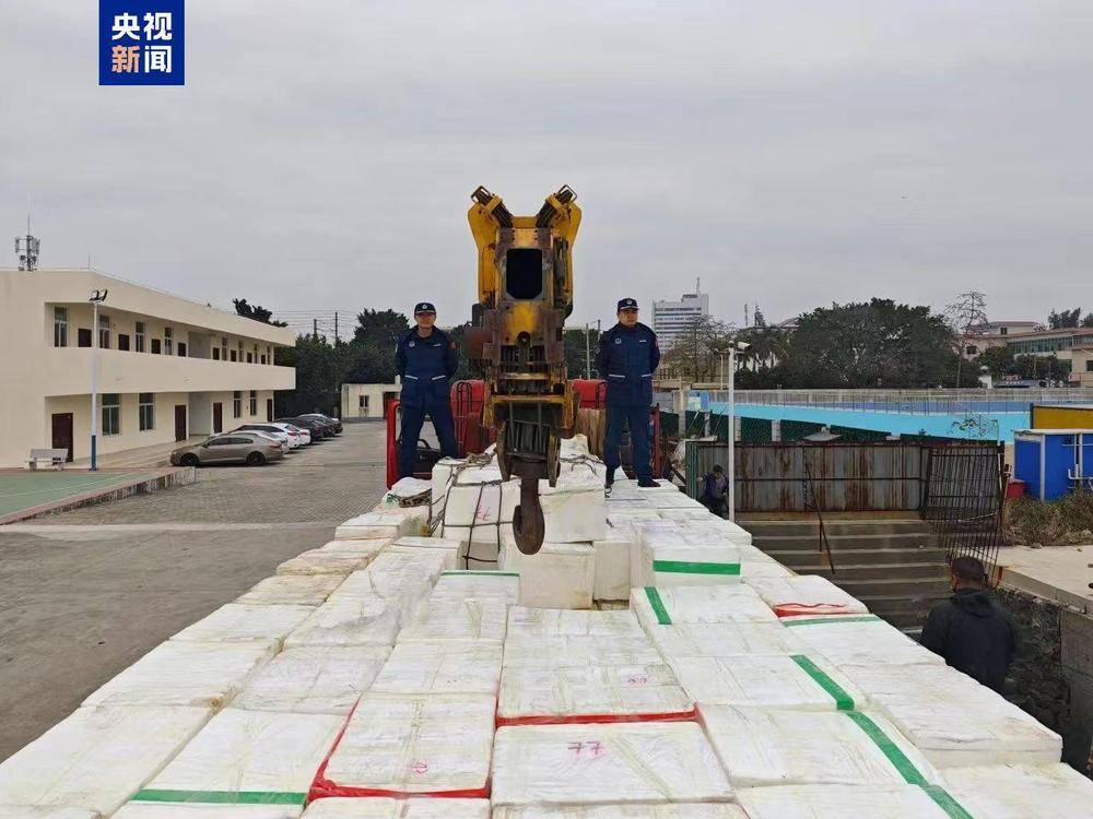 共计4.13吨<strong></p>
<p>星辰币</strong>！广西北海海警查获一起涉嫌走私水果案
