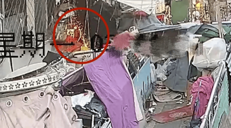 “你们不用管<strong></p>
<p>币购商城</strong>，出事我负责”！老人囤废品堵塞逃生路，不幸起火遇难