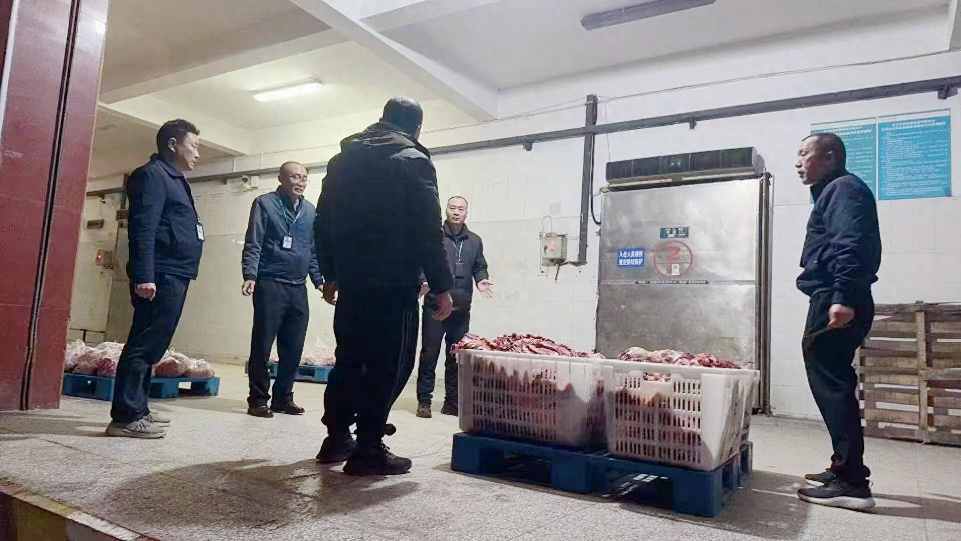 给活牛插管注水每头增重80斤！四川荣县警方破获一起售卖注水牛肉案<strong></p>
<p>币邮网</strong>，5人被抓