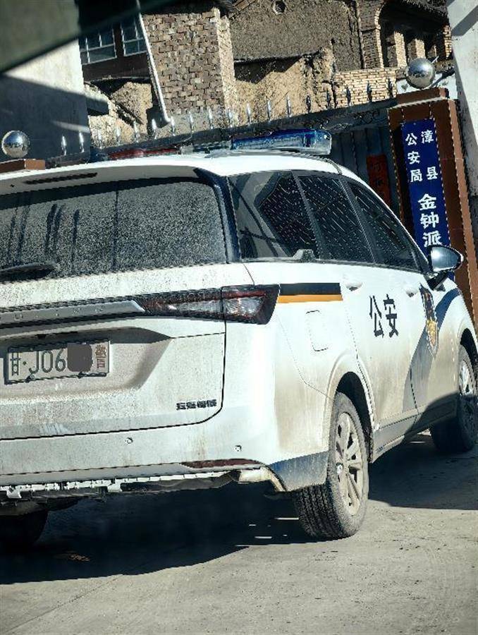 警车把农用车“别进”沟里<strong></p>
<p>币邮网</strong>，三个问题需要澄清