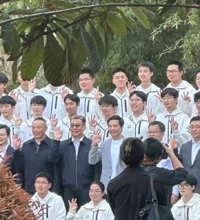 雷军回应如何保持好身材：英语不好已经让母校“蒙羞”<strong></p>
<p>西藏币</strong>，不能再形象欠佳