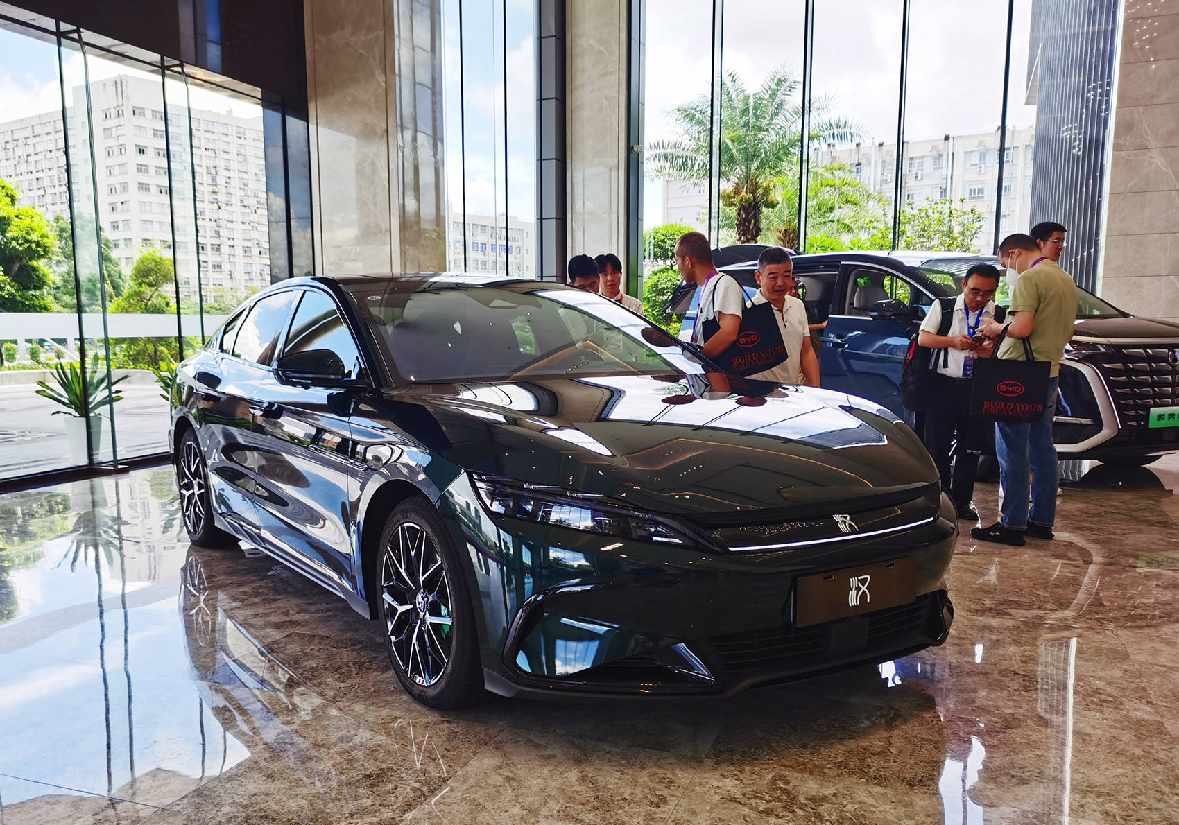 营收7771亿元<strong></p>
<p>西藏币</strong>，超越特斯拉！刚刚，比亚迪炸裂发布：拟派现超120亿元