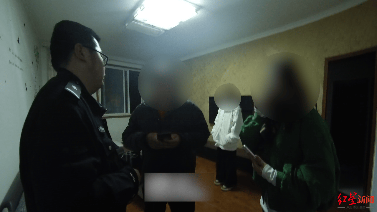网友报警“她3天没上线了”<strong></p>
<p>海币</strong>，24岁独居女子被民警找到时正躺地上抽搐