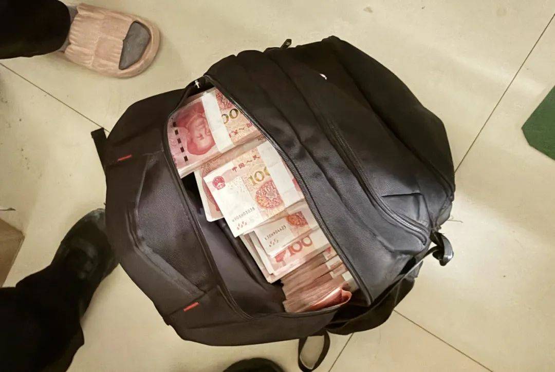 事发桂林<strong></p>
<p>好币网</strong>！背包里装的1000000元现金被警方紧急拦截