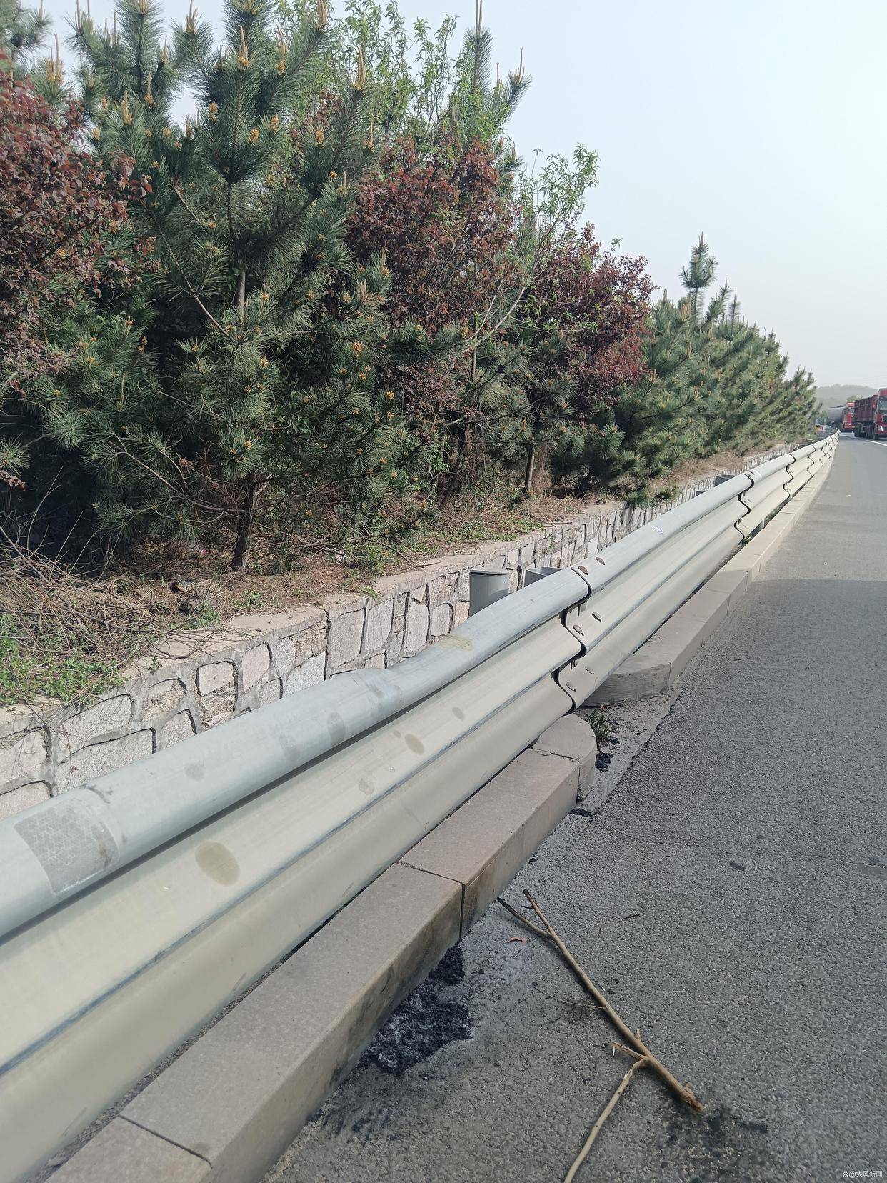 汽修店老板道路救援支千斤顶<strong></p>
<p>城市币</strong>，大货车箱体侧翻致其身亡；五莲县警方：不属车祸建议自诉