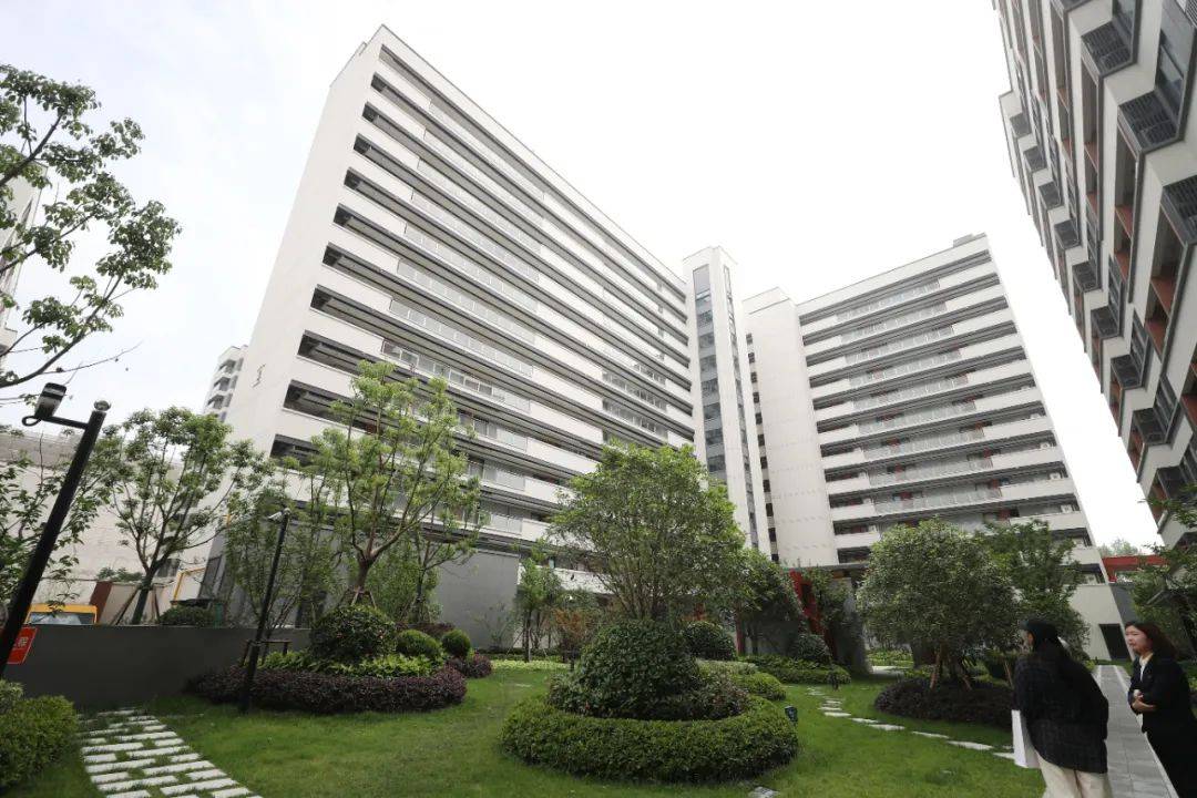 一二线城市房租普降<strong></p>
<p>币村</strong>，房东主动降200留我