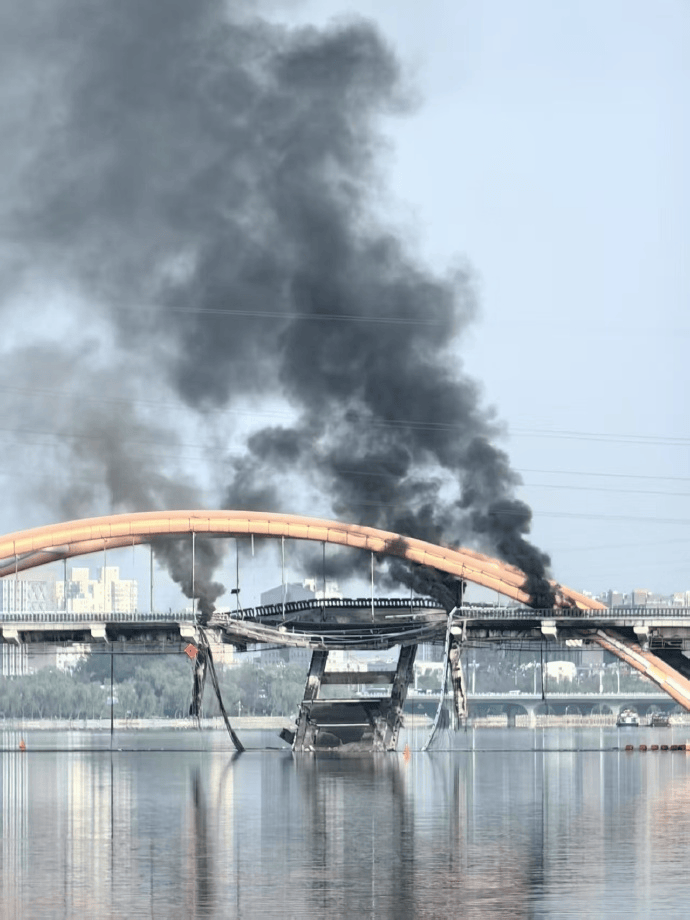 北京顺义潮白河大桥发生火情并部分坍塌<strong></p>
<p>币乎价格</strong>，官方回应