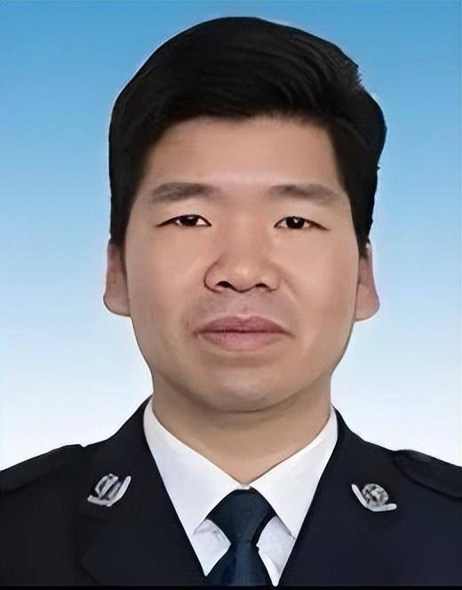 福建4位干部履新<strong></p>
<p>币然公社</strong>，2位升副厅