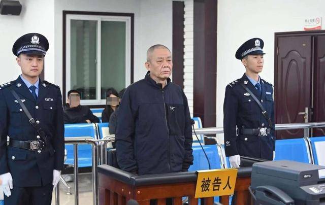 贵州省农业科学院原党委书记汤向前受审<strong></p>
<p>币然公社</strong>，曾被通报“痴迷风水”