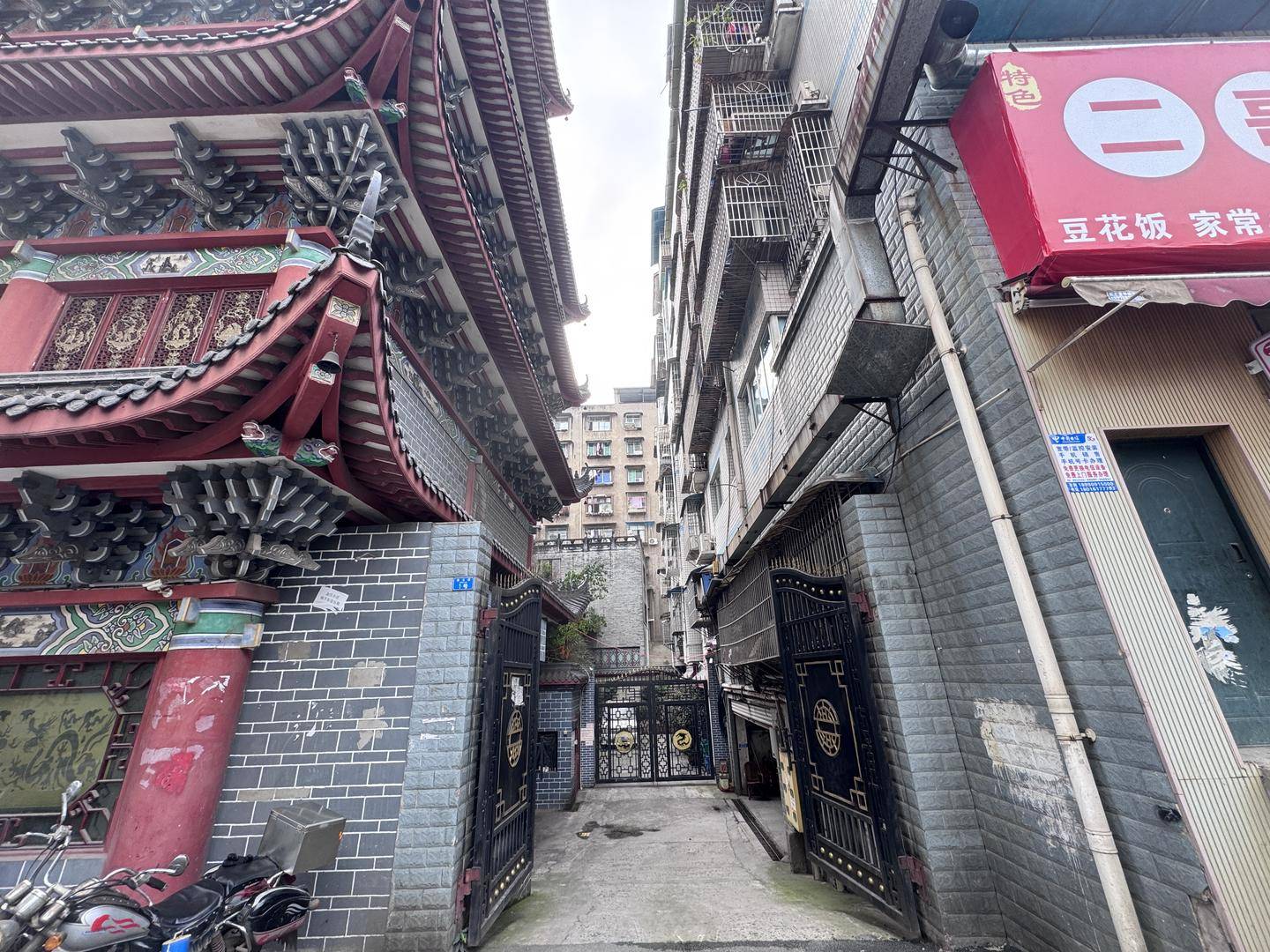 一起诉讼背后<strong></p>
<p>币特网</strong>，宜宾前首富“险被送精神病院”风波丨红星深度