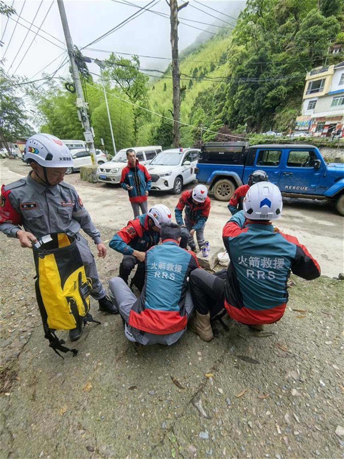 不到7点<strong></p>
<p>币特网</strong>，搜寻福建8岁失踪男童的救援队伍已经出发