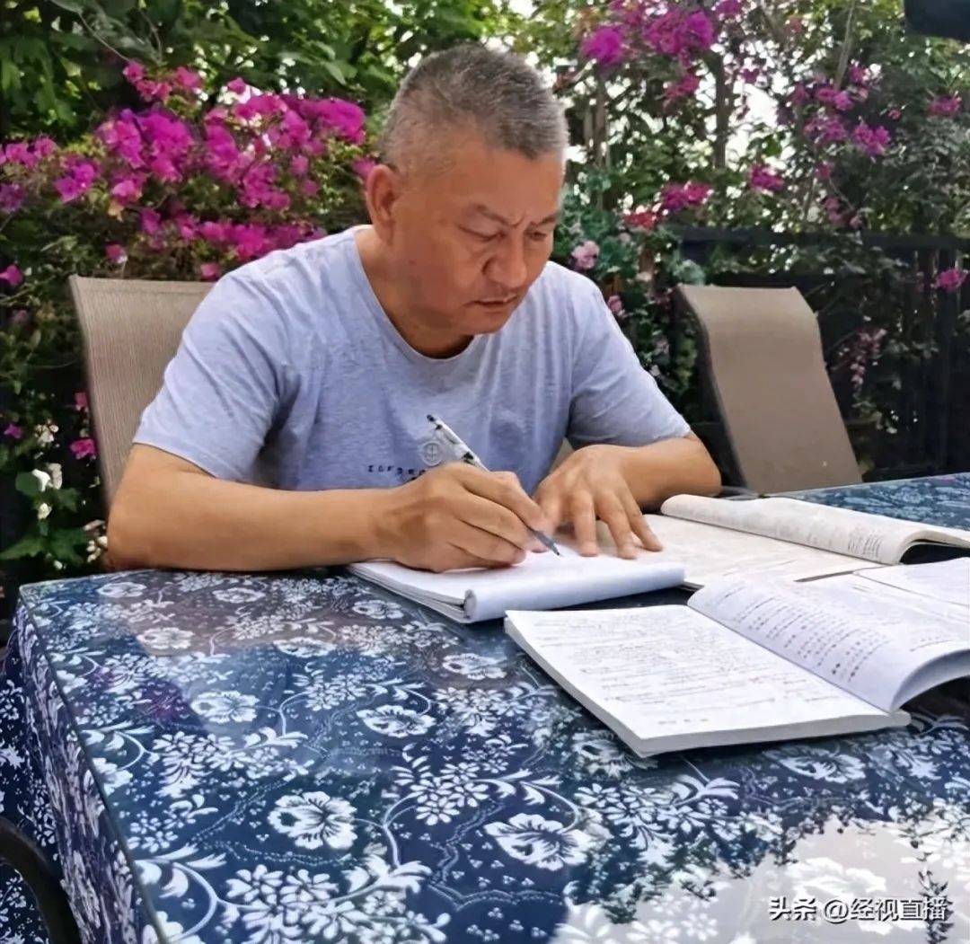 58岁梁实备战第29次高考<strong></p>
<p>便士币</strong>，谈多次落榜：31岁已赚100万，也许用光前半生运气