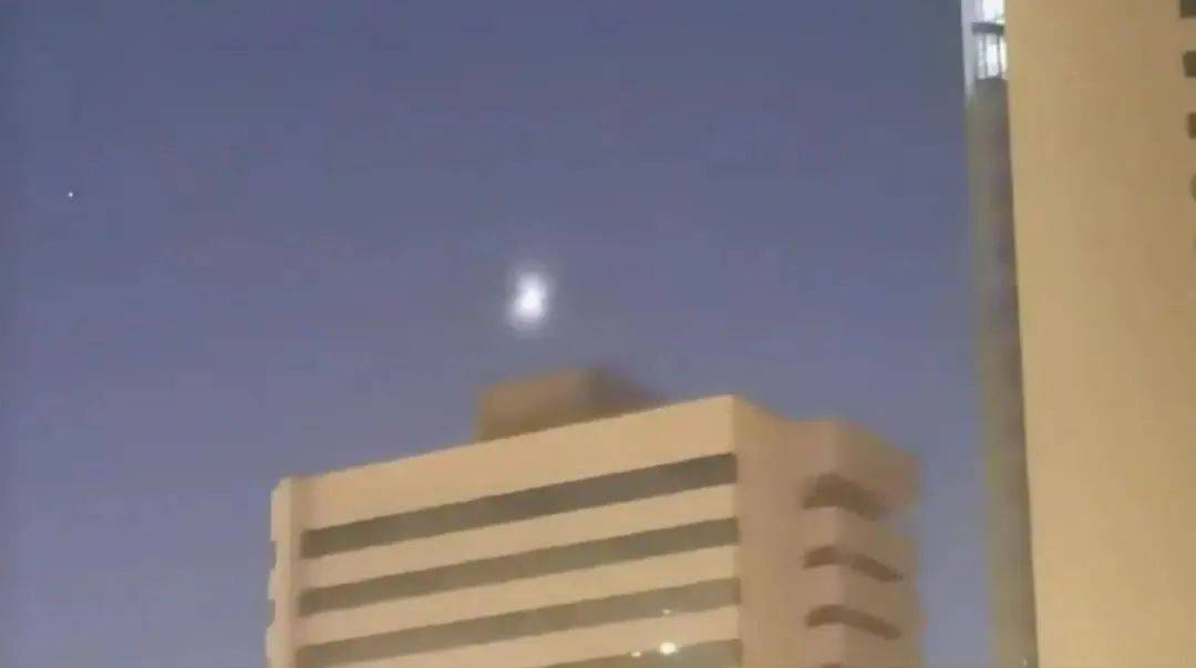 新疆夜空不明飞行物是什么<strong></p>
<p>百惠币</strong>？揭秘来了