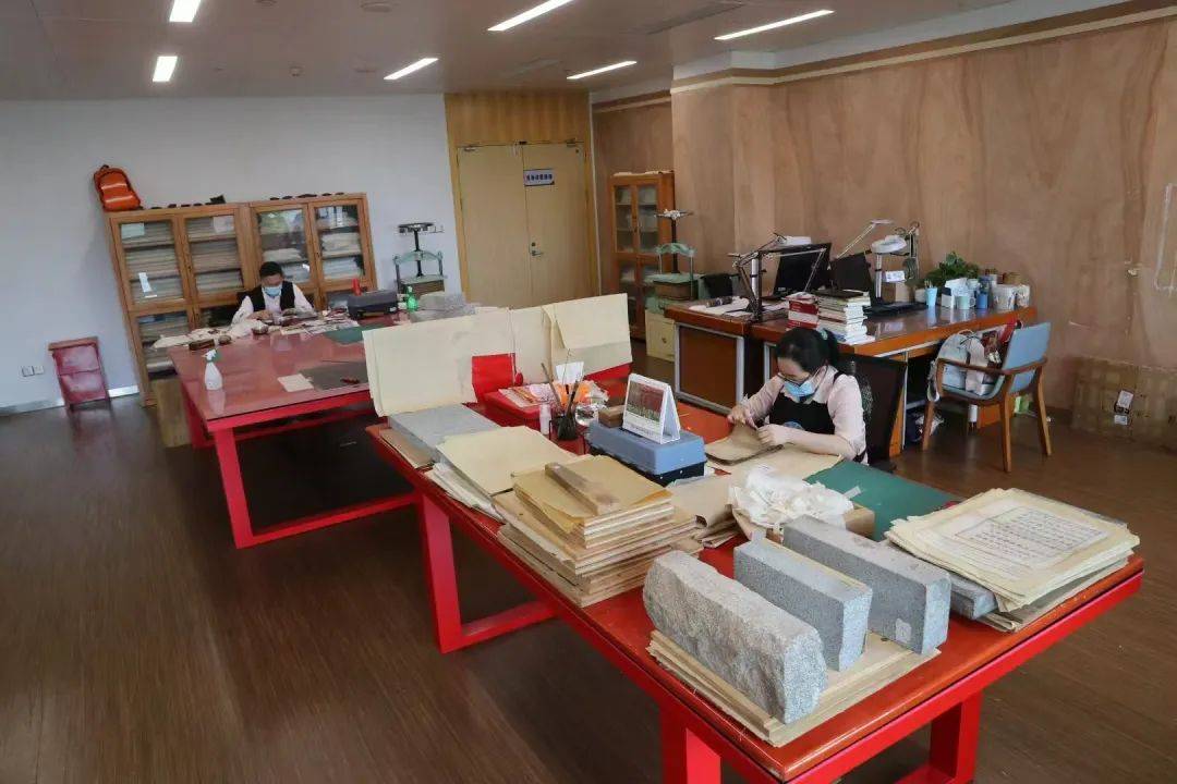 “冷板凳”一坐18年<strong></p>
<p>币时代</strong>！41岁厦门女子：要一直坐下去