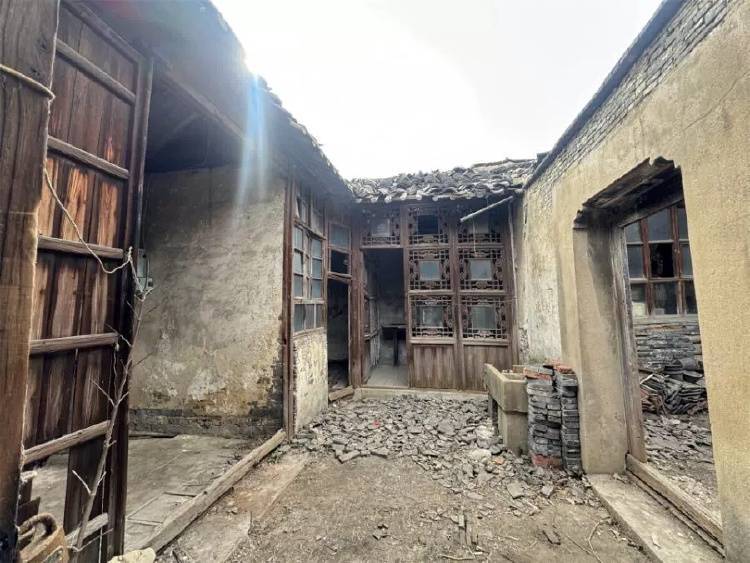 扬州一清代文物合院618元起拍<strong></p>
<p>趣币</strong>，此前已流拍两次