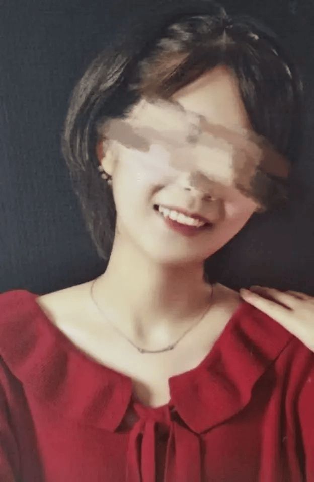 遭同小区居民持刀袭击身亡<strong></p>
<p>趣币</strong>，27岁女子在家门口遇害案需重新取证，择日开庭审理