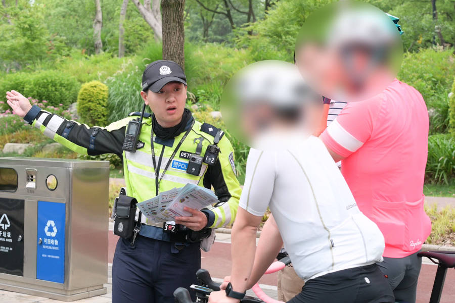 对“暴骑团”出手<strong></p>
<p>mb币</strong>！浦东交警严查违法骑行：公路不是竞技场